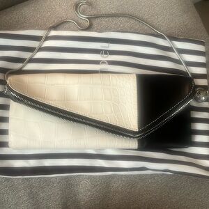 Henri Bendel purse